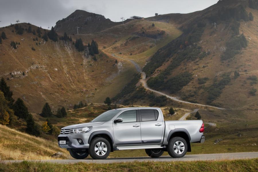  Toyota Hilux Double Cab Legende Sport 2018 года  (фото 10 из 11)